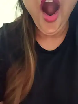 Snapshot of _Redwine_ chatting on March 21, 2025, 5:12 pm Redwine online show from March 21, 2025, 5:12 pm