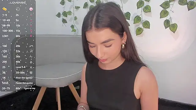 Coralinee 01 online show from December 7, 2024, 8:22 pm