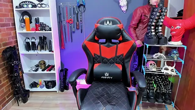 Snapshot of daven56 chatting on November 21, 2025, 2:27 pm daven56 online show from November 21, 2025, 2:27 pm