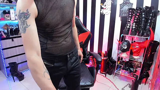 Snapshot of daven56 chatting on October 16, 2025, 1:30 pm daven56 online show from October 16, 2025, 1:30 pm