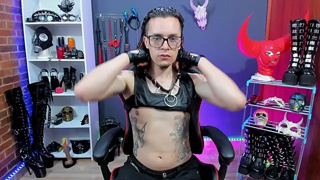 Snapshot of daven56 chatting on December 3, 2025, 12:33 am daven56 online show from December 3, 2025, 12:33 am