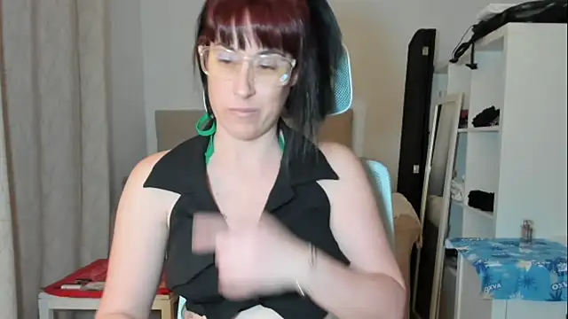 Snapshot of emmita69_ chatting on February 8, 2026, 1:14 am emmita69 online show from February 8, 2026, 1:14 am