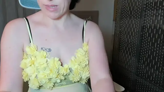 Snapshot of emmita69_ chatting on July 19, 2026, 12:41 am emmita69 online show from July 19, 2026, 12:41 am