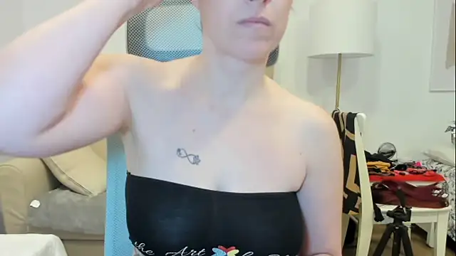 Snapshot of emmita69_ chatting on March 15, 2026, 5:47 am emmita69 online show from March 15, 2026, 5:47 am