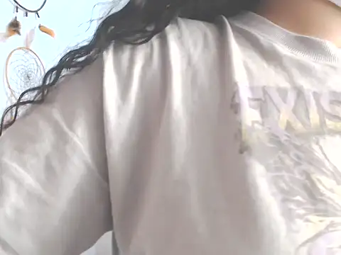 Snapshot of Amara18_ chatting on December 5, 2024, 6:04 am Amara18 online show from December 5, 2024, 6:04 am