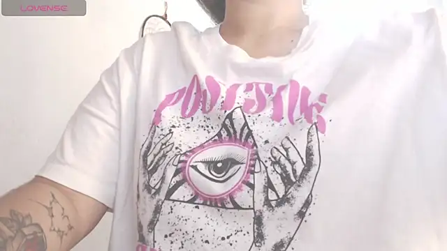 Snapshot of Amara18_ chatting on April 12, 2026, 6:11 pm Amara18 online show from April 12, 2026, 6:11 pm