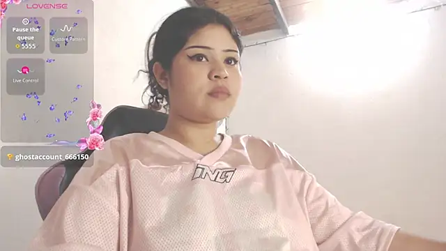 Snapshot of Amara18_ chatting on April 9, 2026, 5:52 pm Amara18 online show from April 9, 2026, 5:52 pm