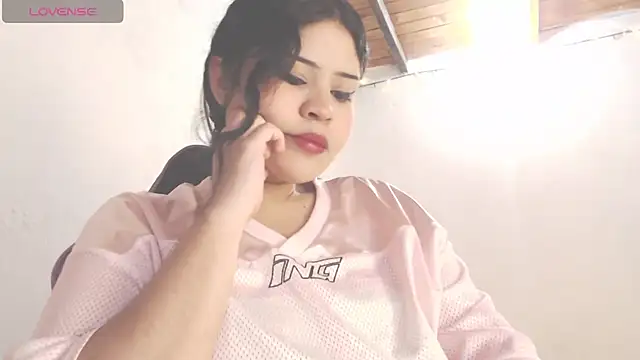 Snapshot of Amara18_ chatting on April 14, 2026, 6:57 pm Amara18 online show from April 14, 2026, 6:57 pm