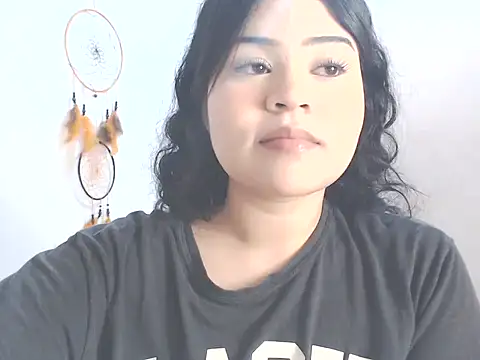 Snapshot of Amara18_ chatting on December 20, 2024, 6:40 am Amara18 online show from December 20, 2024, 6:40 am