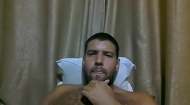 Snapshot of Luksmen chatting on February 23, 2025, 11:04 pm Luksmen online show from February 23, 2025, 11:04 pm