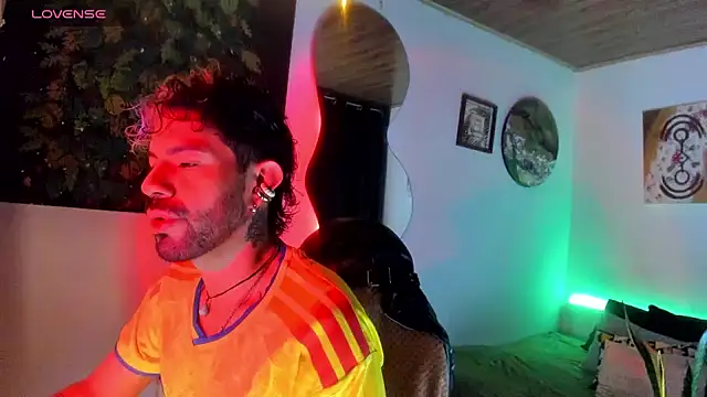 Snapshot of LatinMilk_ chatting on July 29, 2026, 11:59 pm LatinMilk online show from July 29, 2026, 11:59 pm