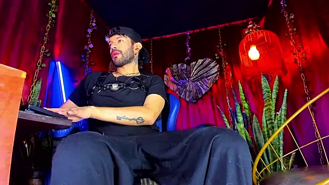 LatinMilk  online show from January 16, 2026, 2:48 am