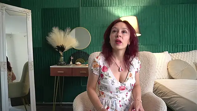 Snapshot of HaileyMoonn chatting on June 28, 2026, 3:02 am HaileyMoonn online show from June 28, 2026, 3:02 am