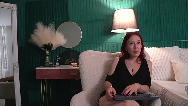 Snapshot of HaileyMoonn chatting on July 22, 2026, 3:30 am HaileyMoonn online show from July 22, 2026, 3:30 am