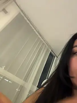 Snapshot of PetitLumiere chatting on April 3, 2026, 3:24 am PetitLumiere online show from April 3, 2026, 3:24 am