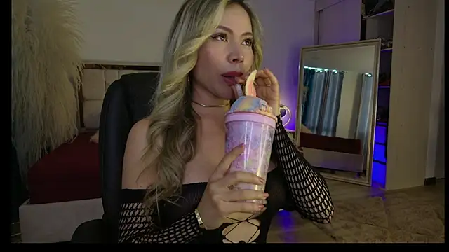Snapshot of Ammy_Castro chatting on July 27, 2026, 10:28 pm Ammy Castro online show from July 27, 2026, 10:28 pm