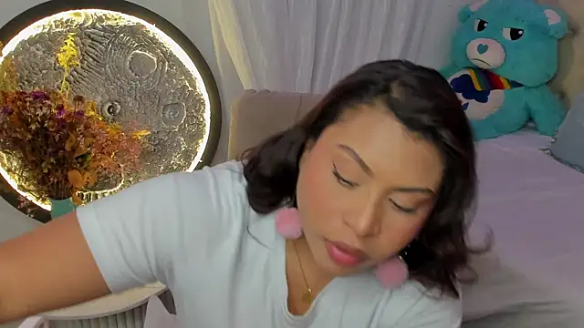 Helleamazing online show from April 23, 2026, 3:02 am