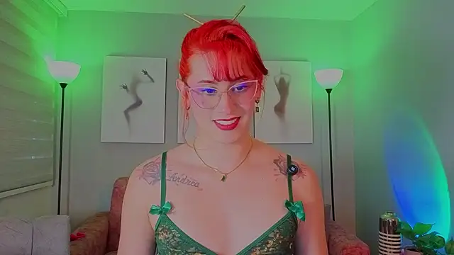 Juliana Saenzz online show from March 17, 2026, 10:35 pm