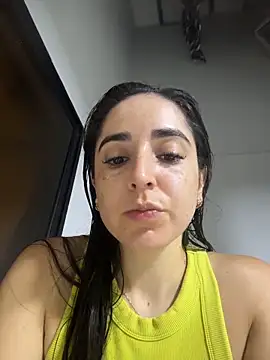 Snapshot of Victoria-And1 chatting on April 16, 2026, 12:33 am Victoria-And1 online show from April 16, 2026, 12:33 am