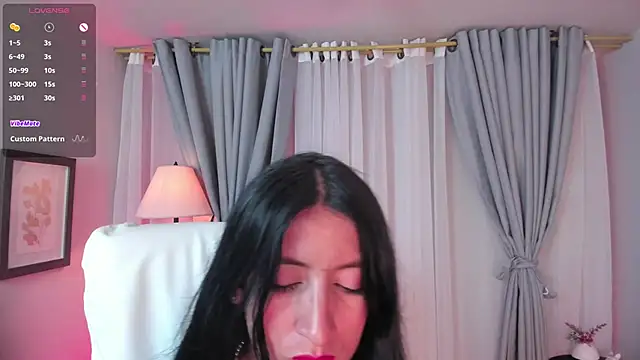 kira moon   online show from November 6, 2025, 9:41 pm