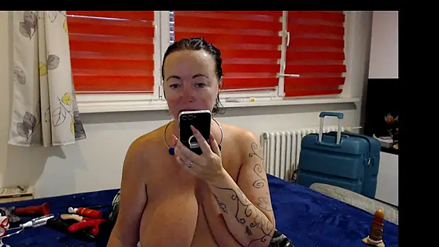 Snapshot of Alexie33 chatting on June 28, 2026, 7:14 am Alexie33 online show from June 28, 2026, 7:14 am