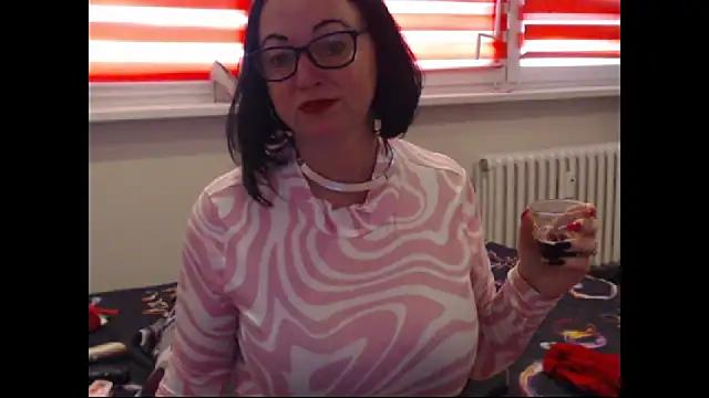 Snapshot of Alexie33 chatting on February 17, 2026, 9:39 am Alexie33 online show from February 17, 2026, 9:39 am