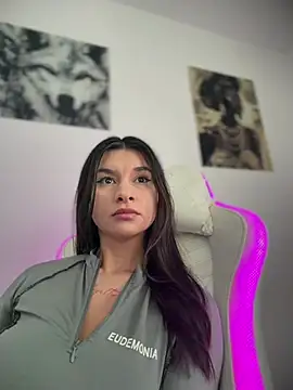 Snapshot of Simply_the_best chatting on March 18, 2026, 2:19 pm Simply the best online show from March 18, 2026, 2:19 pm