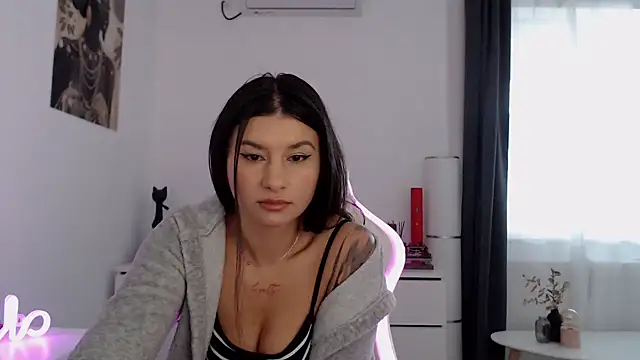 Snapshot of Simply_the_best chatting on October 8, 2025, 1:01 pm Simply the best online show from October 8, 2025, 1:01 pm