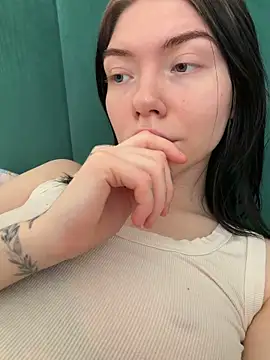 Snapshot of Lisaaa_Alisa chatting on March 4, 2026, 6:43 am Lisaaa Alisa online show from March 4, 2026, 6:43 am