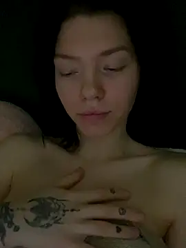 Snapshot of Lisaaa_Alisa chatting on November 16, 2025, 10:35 pm Lisaaa Alisa online show from November 16, 2025, 10:35 pm