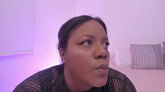 Snapshot of Sexyshantal_ chatting on April 1, 2026, 5:21 pm Sexyshantal online show from April 1, 2026, 5:21 pm
