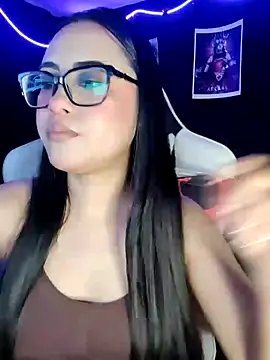 Snapshot of Janna_mnt chatting on October 19, 2025, 3:42 am Janna mnt online show from October 19, 2025, 3:42 am