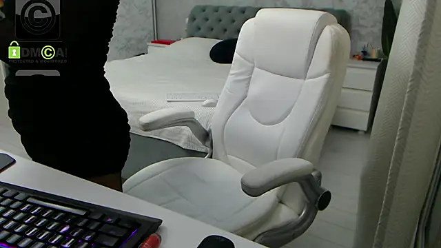 Snapshot of Ellysse_ chatting on December 2, 2025, 12:07 pm Ellysse online show from December 2, 2025, 12:07 pm