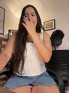 Snapshot of LittleDoll___ chatting on October 21, 2025, 9:47 pm LittleDoll online show from October 21, 2025, 9:47 pm