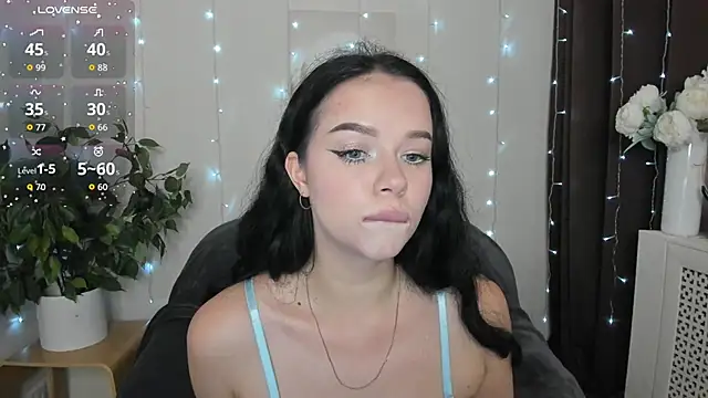 Snapshot of Lori__Hell chatting on October 7, 2025, 2:23 am Lori Hell online show from October 7, 2025, 2:23 am