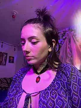 LiliJones  online show from April 24, 2026, 7:27 pm
