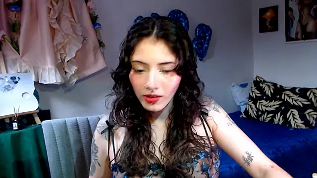 LiliJones  online show from May 2, 2026, 10:04 pm