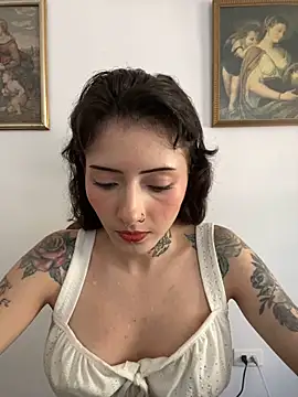 LiliJones  online show from November 26, 2025, 4:29 pm