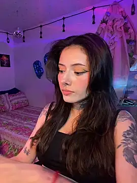 Snapshot of LiliJones_ chatting on June 12, 2026, 12:19 am LiliJones online show from June 12, 2026, 12:19 am
