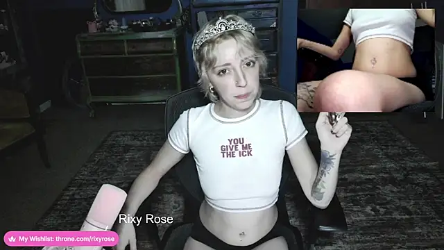 Snapshot of Trixyrose chatting on December 1, 2025, 2:23 am Trixyrose online show from December 1, 2025, 2:23 am