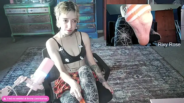 Snapshot of Trixyrose chatting on October 31, 2025, 2:35 pm Trixyrose online show from October 31, 2025, 2:35 pm