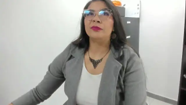 Luna Dumont online show from December 1, 2025, 11:11 am