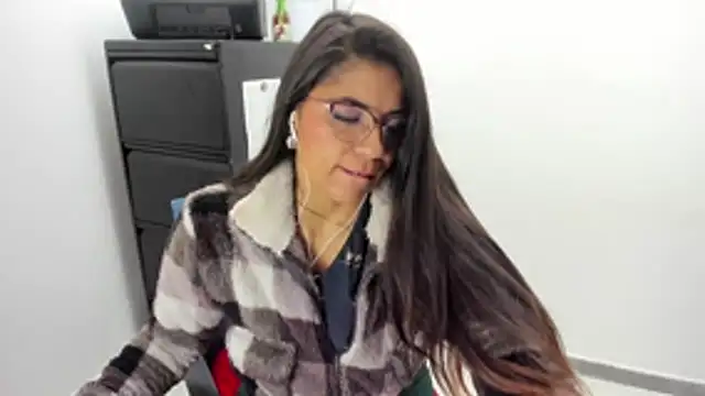 Snapshot of Luna_Dumont chatting on July 6, 2026, 11:06 am Luna Dumont online show from July 6, 2026, 11:06 am