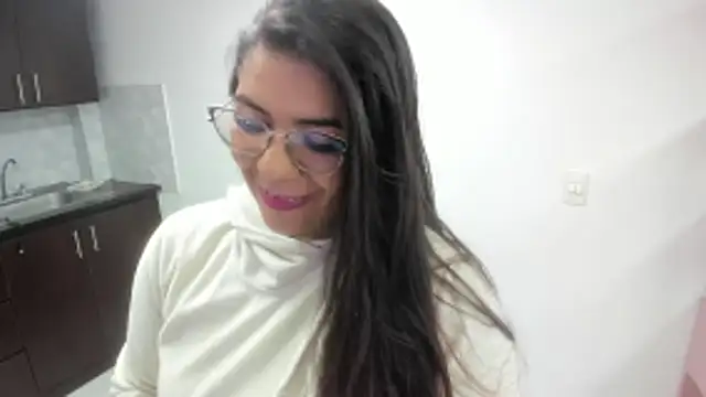 Luna Dumont online show from December 18, 2025, 11:25 am