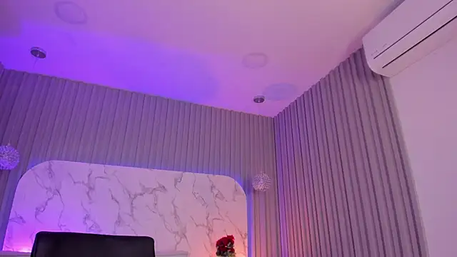 Dollar-girl online show from June 12, 2026, 4:43 am