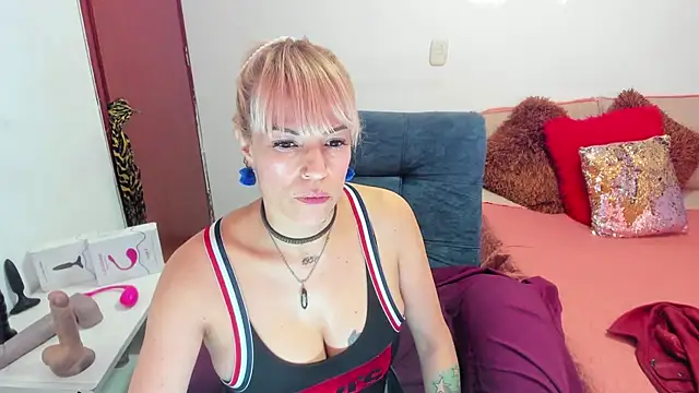 Snapshot of harly__queen chatting on January 9, 2025, 12:41 pm harly queen online show from January 9, 2025, 12:41 pm