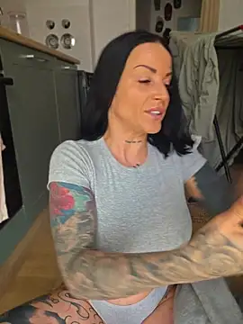 EmilyDiazofficial online show from May 10, 2026, 9:13 am
