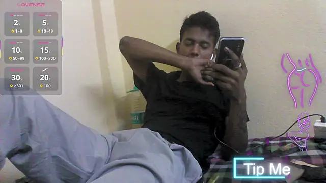 Snapshot of just_fucks chatting on December 13, 2025, 8:04 pm just fucks online show from December 13, 2025, 8:04 pm