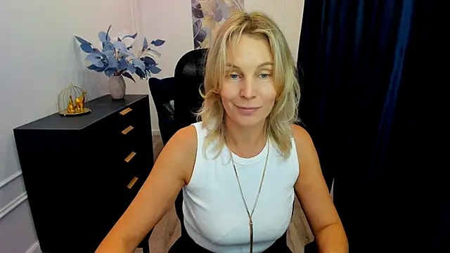 Snapshot of Sinty_Devis chatting on September 17, 2025, 11:45 am Sinty Devis online show from September 17, 2025, 11:45 am