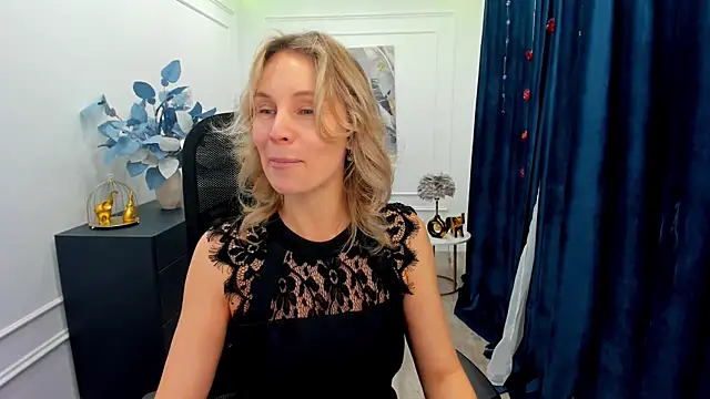 Snapshot of Sinty_Devis chatting on November 24, 2025, 4:23 am Sinty Devis online show from November 24, 2025, 4:23 am